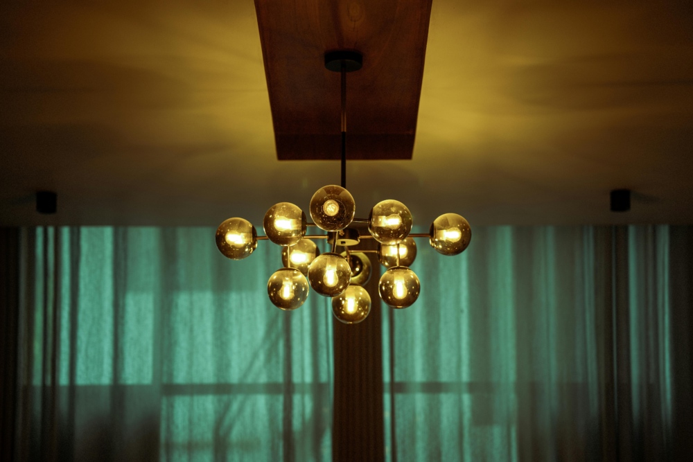 Тренды люстр: какие модели выбирают дизайнеры в этом сезоне