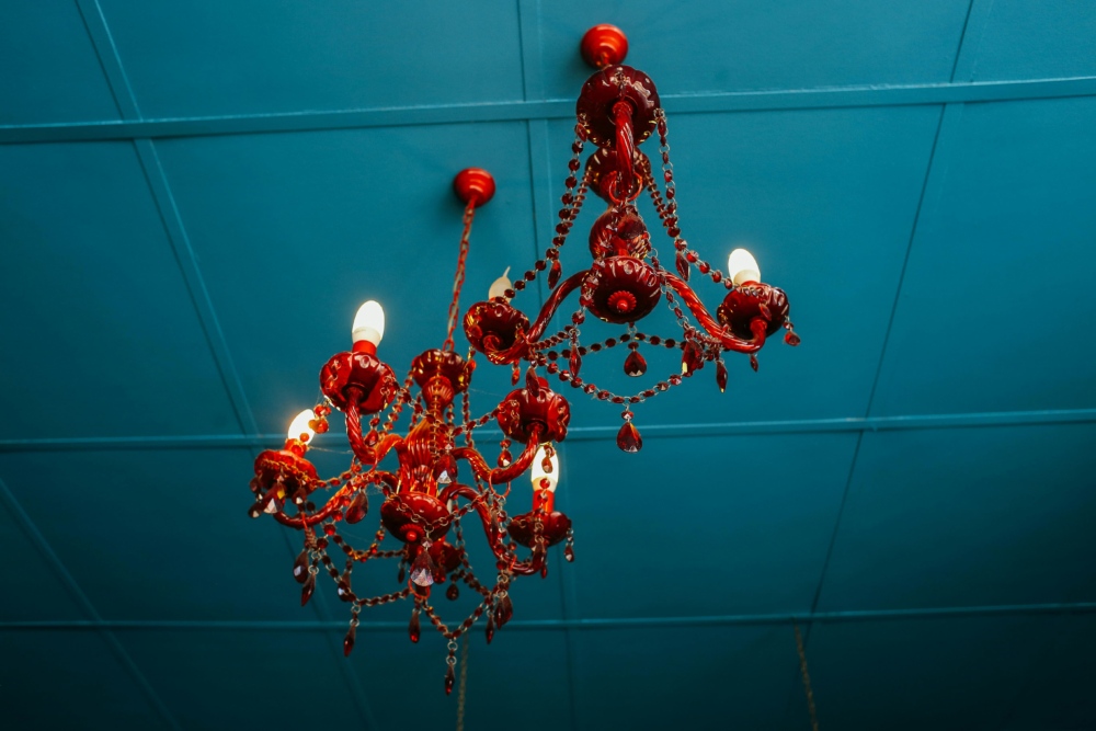 Потолочные люстры: стильные варианты освещения для дома