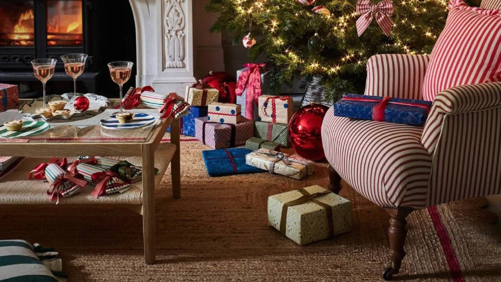 Подарки и праздничная атмосфера дома