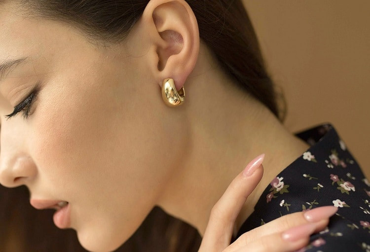 Золоті сережки: коли деталі значать більше