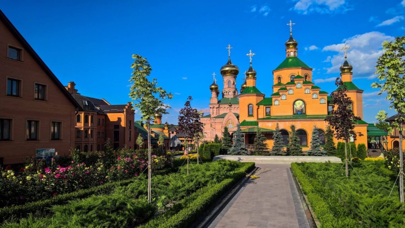 Яка маршрутка їде до Голосіївського монастиря: варіанти доїзду
